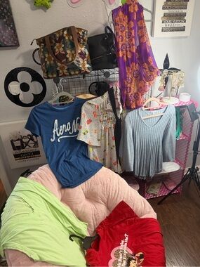 Bundle #11 - 6 Women's M Items plus 3 extras - Pics included